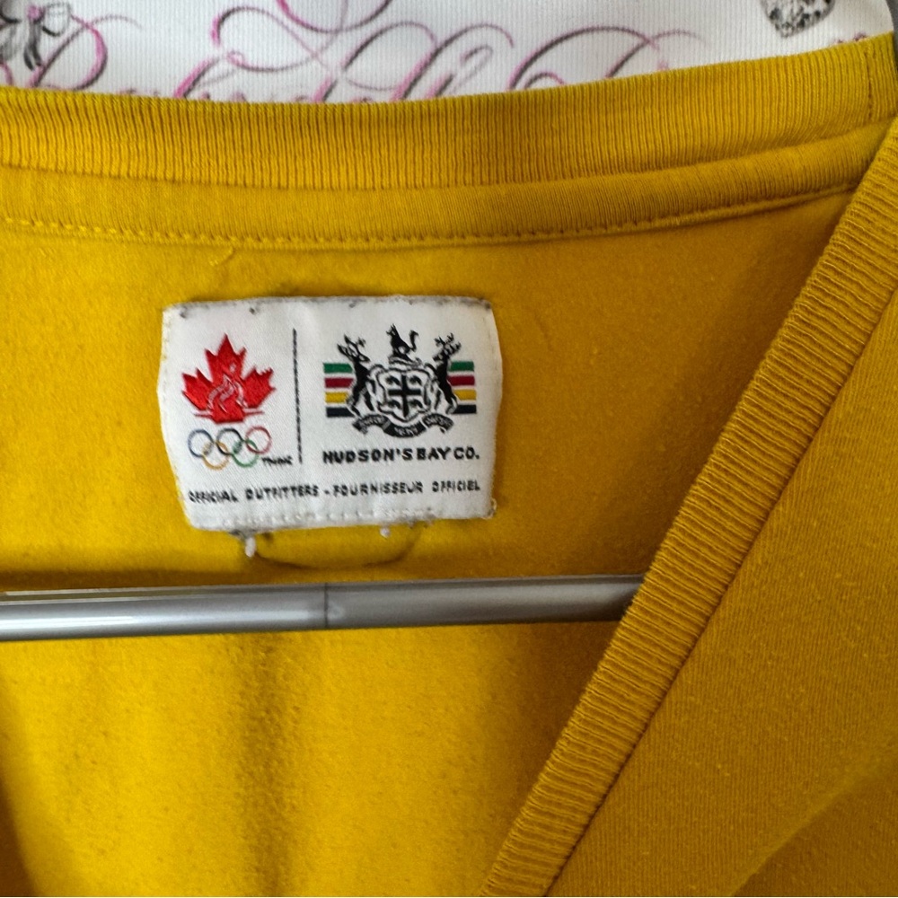 Hudsonβs bay co Olympic mustard rusty Yellow Canada T-Shirt - Picture 5 of 8